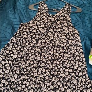 Floral dress form American Eagle size XL and a leaf shaped necklace